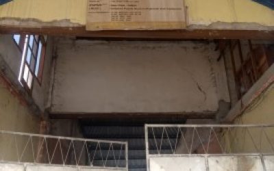 Papan nama di gudang yang tidak sesuai isi didalamnya